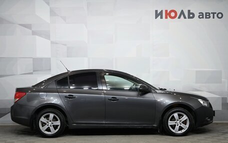 Chevrolet Cruze II, 2010 год, 700 000 рублей, 10 фотография