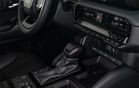 Toyota Land Cruiser Prado, 2024 год, 9 990 000 рублей, 17 фотография