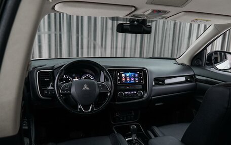 Mitsubishi Outlander III рестайлинг 3, 2018 год, 2 349 000 рублей, 6 фотография