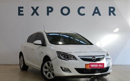 Opel Astra J, 2011 год, 715 000 рублей, 2 фотография