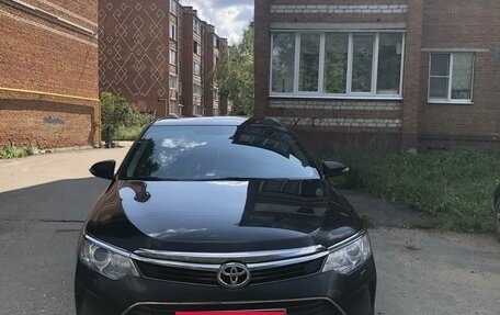 Toyota Camry, 2017 год, 2 350 000 рублей, 9 фотография