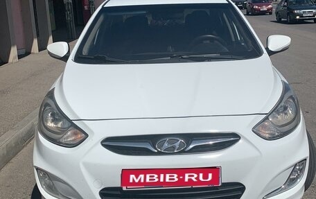 Hyundai Solaris II рестайлинг, 2011 год, 550 000 рублей, 1 фотография