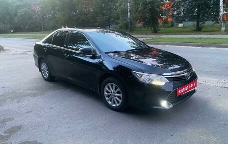 Toyota Camry, 2017 год, 2 000 000 рублей, 2 фотография