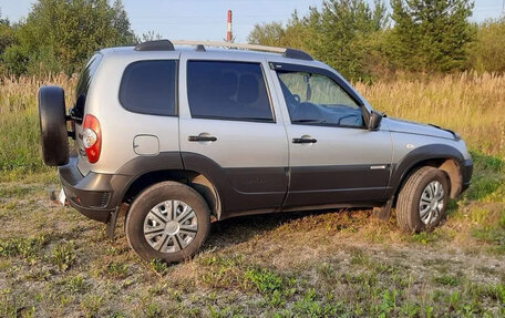 Chevrolet Niva I рестайлинг, 2017 год, 690 000 рублей, 4 фотография