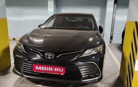 Toyota Camry, 2022 год, 3 200 000 рублей, 2 фотография