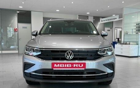 Volkswagen Tiguan II, 2021 год, 3 439 000 рублей, 2 фотография