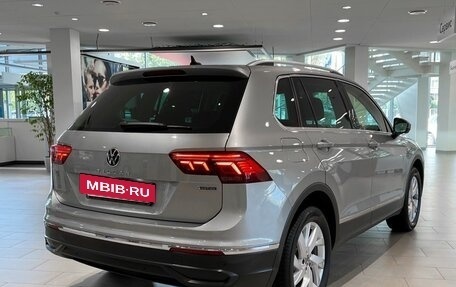 Volkswagen Tiguan II, 2021 год, 3 439 000 рублей, 8 фотография