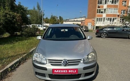 Volkswagen Golf V, 2004 год, 690 000 рублей, 2 фотография