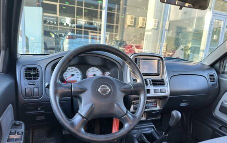 Nissan NP300, 2010 год, 1 195 000 рублей, 6 фотография