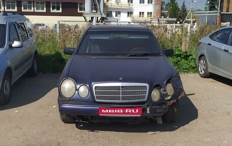 Mercedes-Benz E-Класс, 1998 год, 250 000 рублей, 1 фотография