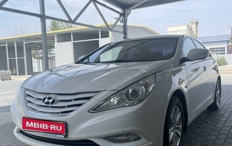 Hyundai Sonata VI, 2011 год, 1 350 000 рублей, 1 фотография