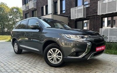 Mitsubishi Outlander III рестайлинг 3, 2021 год, 3 050 000 рублей, 1 фотография