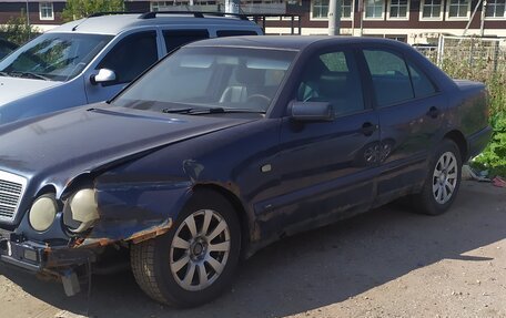 Mercedes-Benz E-Класс, 1998 год, 250 000 рублей, 2 фотография