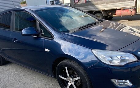 Opel Astra J, 2011 год, 790 000 рублей, 2 фотография