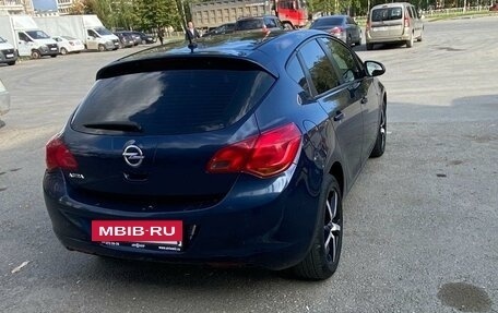 Opel Astra J, 2011 год, 790 000 рублей, 3 фотография