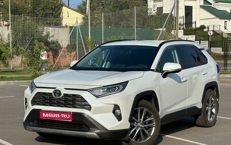 Toyota RAV4, 2020 год, 4 400 000 рублей, 1 фотография