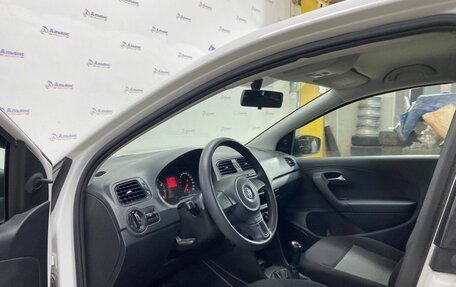 Volkswagen Polo VI (EU Market), 2012 год, 800 000 рублей, 21 фотография