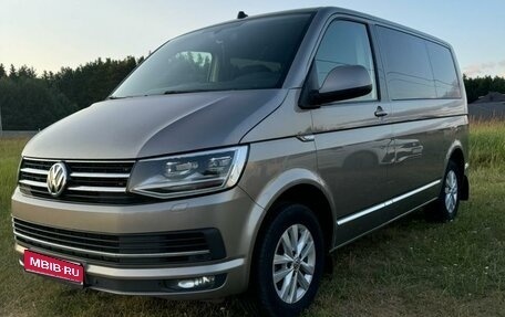 Volkswagen Caravelle T6 рестайлинг, 2017 год, 3 385 000 рублей, 1 фотография