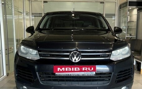 Volkswagen Touareg III, 2011 год, 1 575 000 рублей, 2 фотография