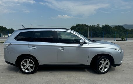 Mitsubishi Outlander III рестайлинг 3, 2012 год, 1 837 000 рублей, 4 фотография