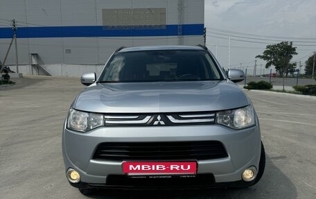 Mitsubishi Outlander III рестайлинг 3, 2012 год, 1 837 000 рублей, 2 фотография