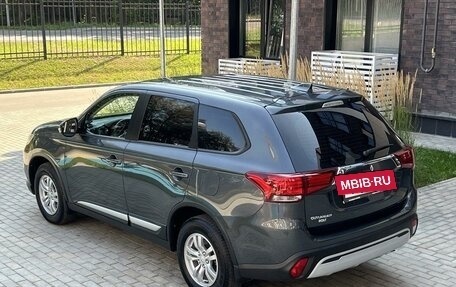 Mitsubishi Outlander III рестайлинг 3, 2021 год, 3 050 000 рублей, 2 фотография