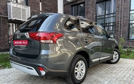 Mitsubishi Outlander III рестайлинг 3, 2021 год, 3 050 000 рублей, 4 фотография