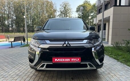 Mitsubishi Outlander III рестайлинг 3, 2021 год, 3 050 000 рублей, 9 фотография