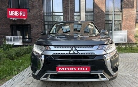 Mitsubishi Outlander III рестайлинг 3, 2021 год, 3 050 000 рублей, 3 фотография