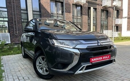 Mitsubishi Outlander III рестайлинг 3, 2021 год, 3 050 000 рублей, 16 фотография