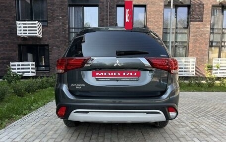 Mitsubishi Outlander III рестайлинг 3, 2021 год, 3 050 000 рублей, 5 фотография