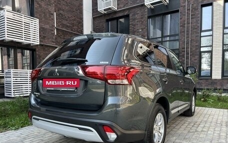 Mitsubishi Outlander III рестайлинг 3, 2021 год, 3 050 000 рублей, 17 фотография