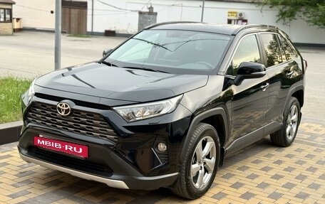 Toyota RAV4, 2021 год, 3 870 000 рублей, 2 фотография