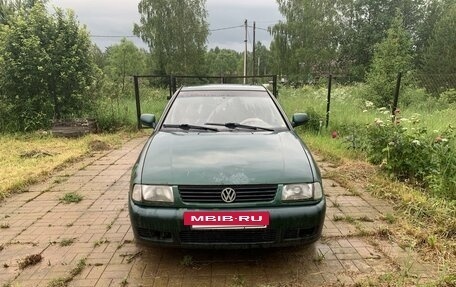 Volkswagen Polo III рестайлинг, 1998 год, 150 000 рублей, 2 фотография