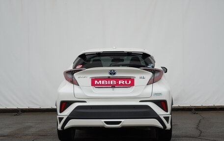 Toyota C-HR I рестайлинг, 2017 год, 1 899 000 рублей, 6 фотография