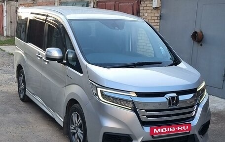 Honda Stepwgn IV, 2018 год, 2 450 000 рублей, 2 фотография