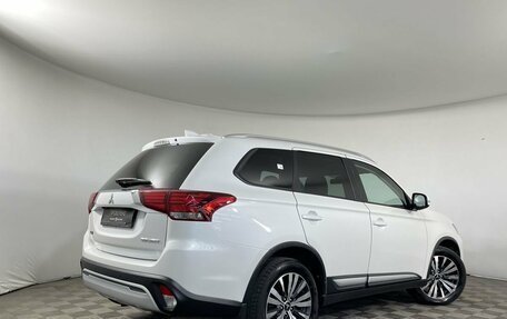 Mitsubishi Outlander III рестайлинг 3, 2018 год, 2 393 555 рублей, 6 фотография