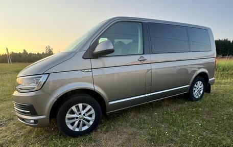 Volkswagen Caravelle T6 рестайлинг, 2017 год, 3 385 000 рублей, 12 фотография