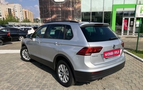 Volkswagen Tiguan II, 2019 год, 2 370 000 рублей, 2 фотография