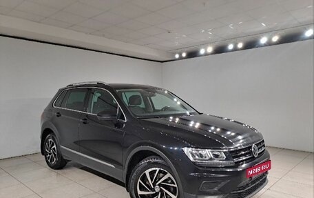 Volkswagen Tiguan II, 2018 год, 2 037 000 рублей, 2 фотография