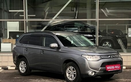 Mitsubishi Outlander III рестайлинг 3, 2013 год, 1 500 000 рублей, 3 фотография