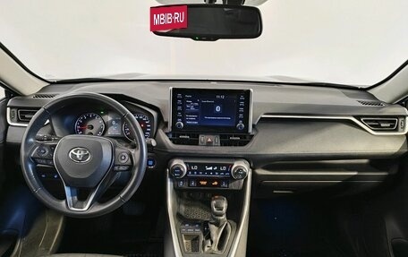 Toyota RAV4, 2021 год, 3 499 000 рублей, 8 фотография