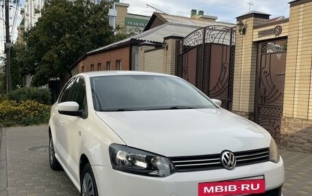 Volkswagen Polo VI (EU Market), 2011 год, 800 000 рублей, 2 фотография