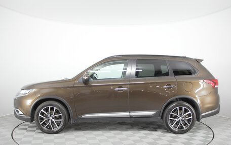 Mitsubishi Outlander III рестайлинг 3, 2022 год, 3 350 000 рублей, 8 фотография