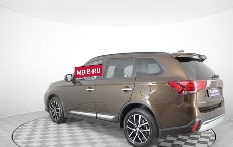 Mitsubishi Outlander III рестайлинг 3, 2022 год, 3 350 000 рублей, 7 фотография