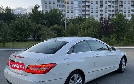 Mercedes-Benz E-Класс, 2010 год, 1 750 000 рублей, 6 фотография