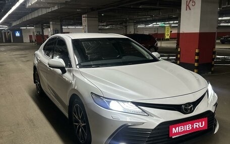 Toyota Camry, 2021 год, 3 610 000 рублей, 2 фотография