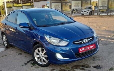 Hyundai Solaris II рестайлинг, 2011 год, 900 000 рублей, 3 фотография