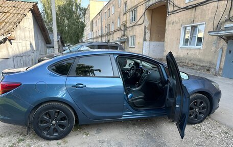 Opel Astra J, 2014 год, 1 150 000 рублей, 4 фотография