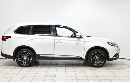 Mitsubishi Outlander III рестайлинг 3, 2018 год, 1 629 000 рублей, 4 фотография